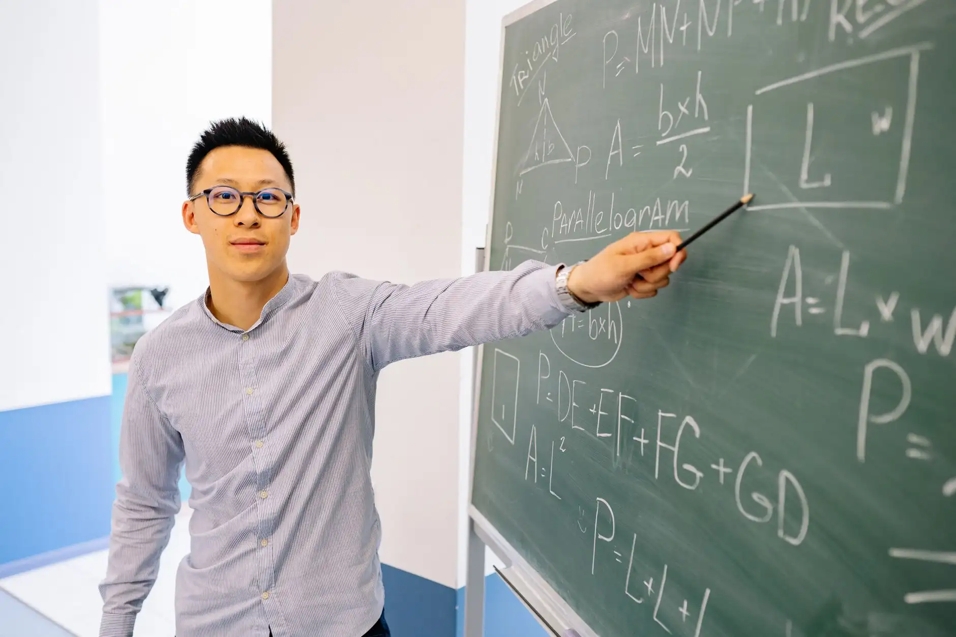 智能开关与智能插座联动控制方案在公寓场景中的技术实现分析